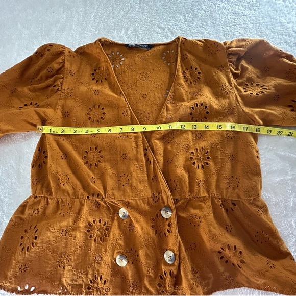 Zara Brown/Rust Eyelet Short Sleeve Wrap Double Button Blouse. size S - Picture 6 of 9